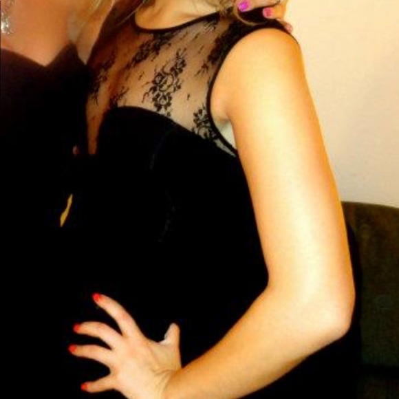 Guess dress - beautiful lace top - Picture 2 of 4